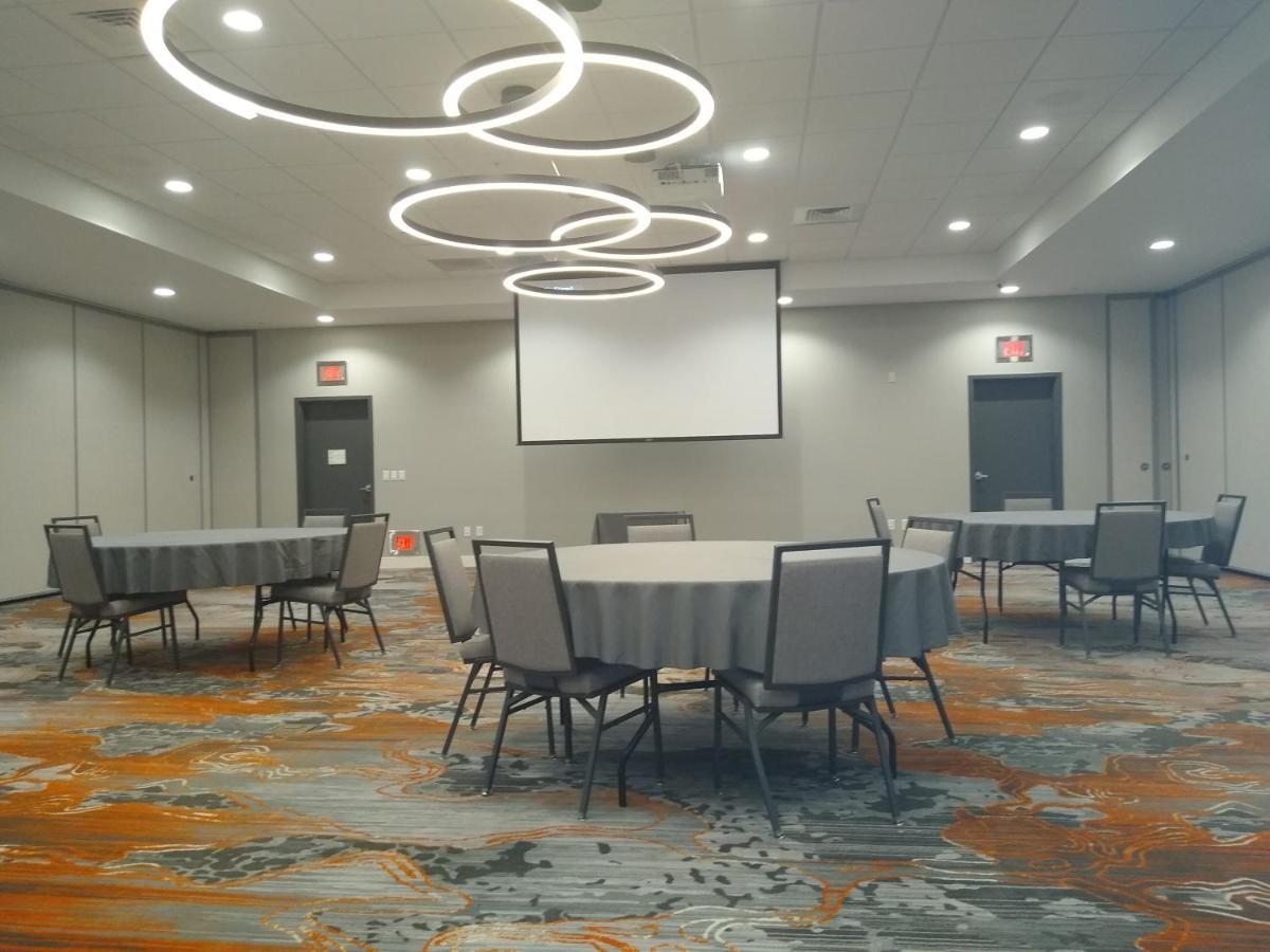 Holiday Inn - Kansas City - Northeast By Ihg Exterior foto